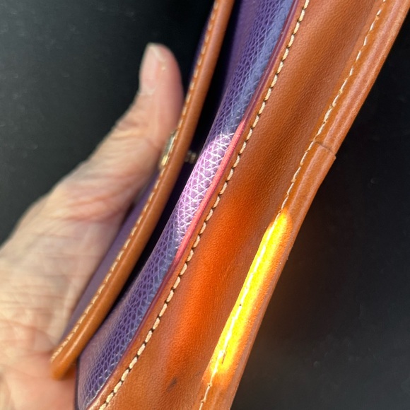 Excellent Dooney & Bourke wristlet
Like new - Picture 2 of 5